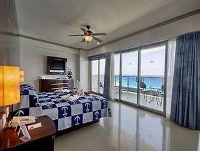 Golden Parnassus Adults Only Resort & Spa 칸쿤 호텔