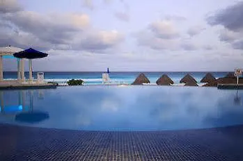 Golden Parnassus Adults Only Resort & Spa 칸쿤 호텔